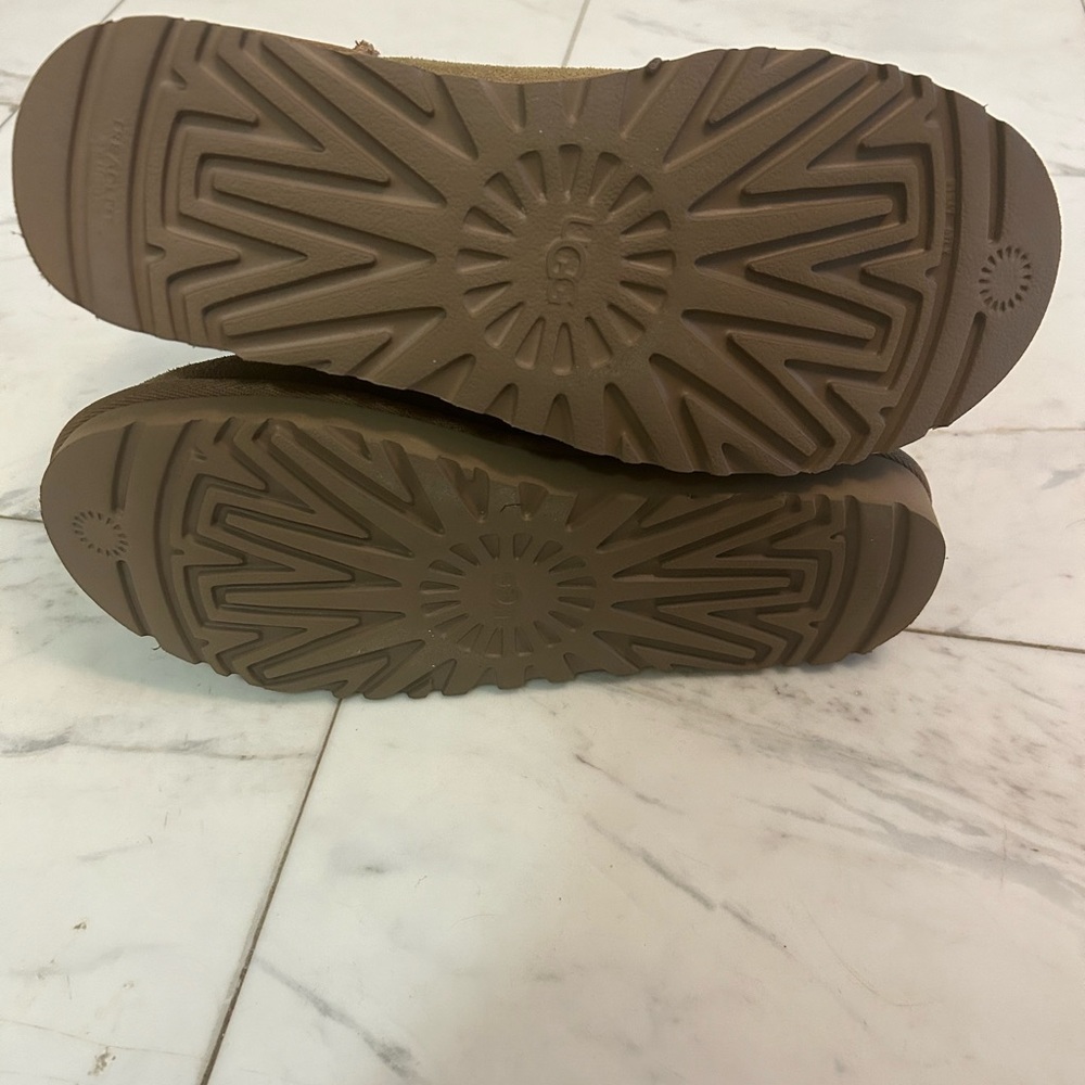UGG Boots - Picture 4 of 5